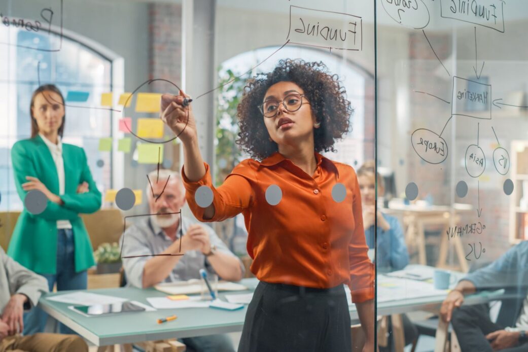 In Präsenz und im Onlineformat  - Deutscher Mittelstand setzt bei der Mitarbeiterentwicklung auf unsere bewährten Inhouse-Schulungen